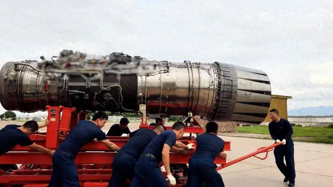 皇冠皇冠足球平台_央视亲自曝光皇冠皇冠足球平台，十几人推着歼-16发动机出镜，新太行早已脱胎换骨
