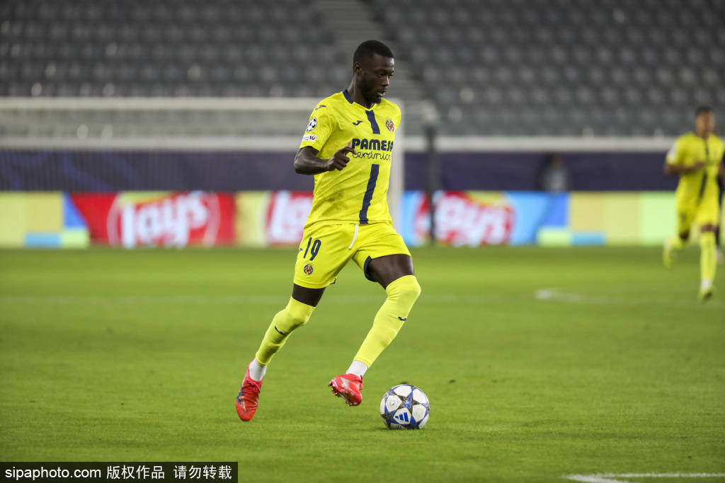 皇冠信用网结算日_王刚的离谱凌空抽射：亚冠小组赛中禁区外的疯狂瞬间皇冠信用网结算日！