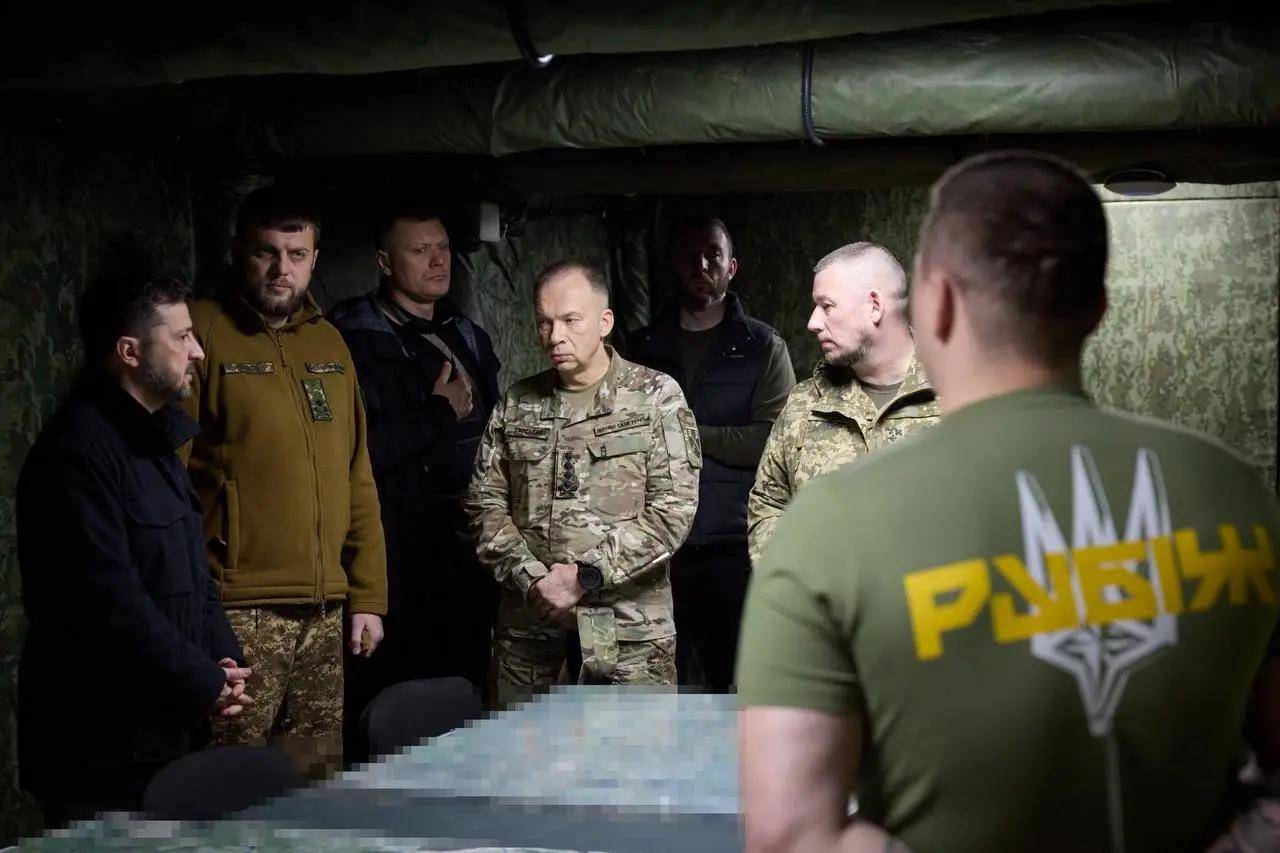 皇冠信用網开户_俄军中计了？六支乌军特种兵小队突然杀出皇冠信用網开户，在红军城中心升旗示威