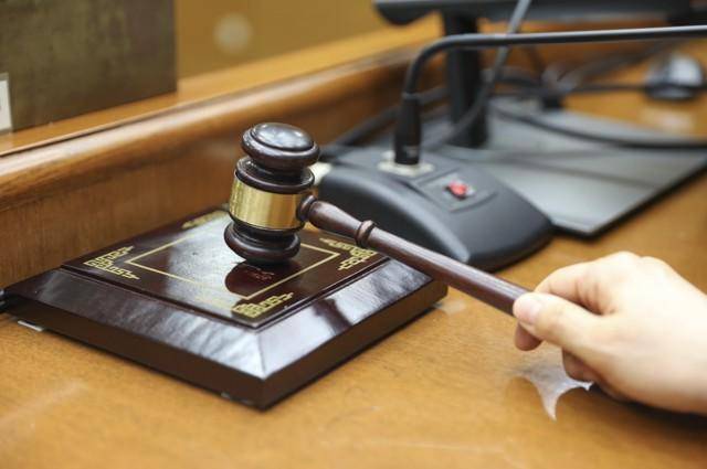 皇冠信用网出租足球_两死者均死于家中而非交通事故皇冠信用网出租足球，定损员伙同他人骗保120余万收54万“感谢费”，法院改判了